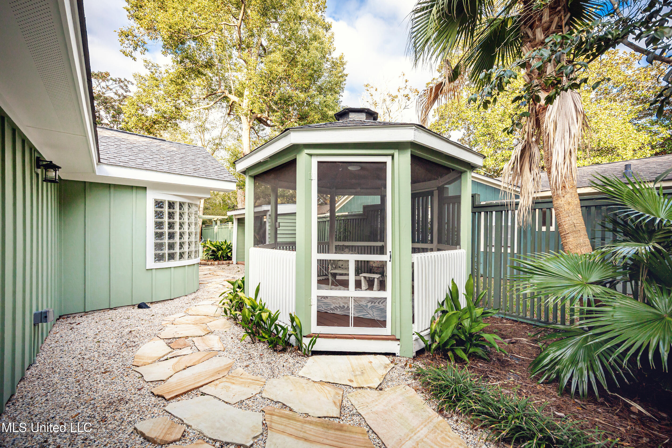 703 Mosley Street Ocean Springs, MS 39564 - Photo 10 of 82 IMG_0618