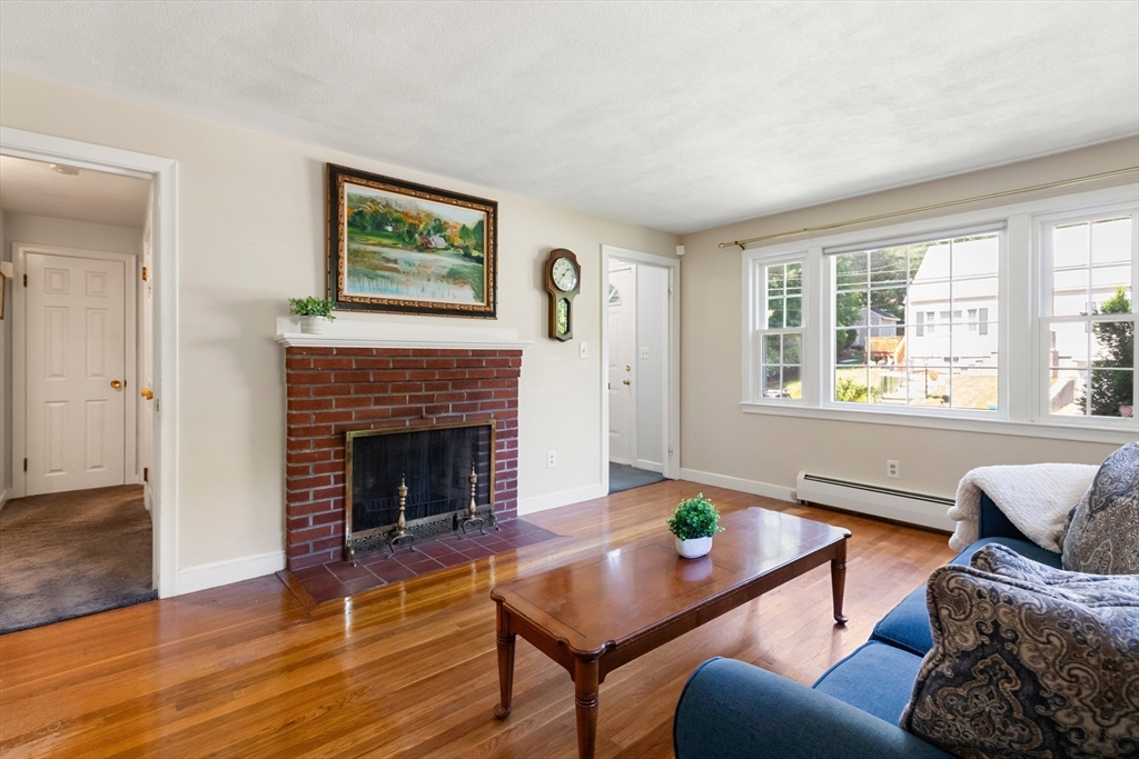 31 Hiawatha Road Woburn, MA 01801 - Photo 4 of 29