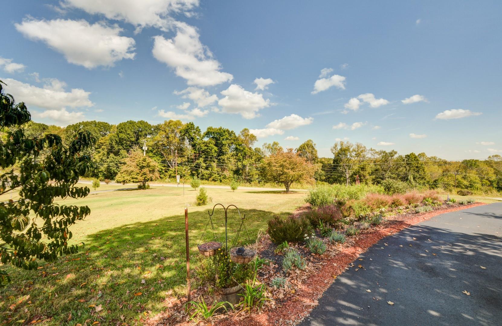 1202 Chapmansboro Road Chapmansboro, TN 37035 - Photo 5 of 30 Gallery Image 5
