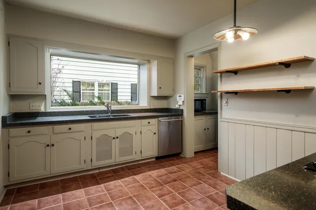 $375,000 | 2326 Clinton Place, Rockford, IL 61103