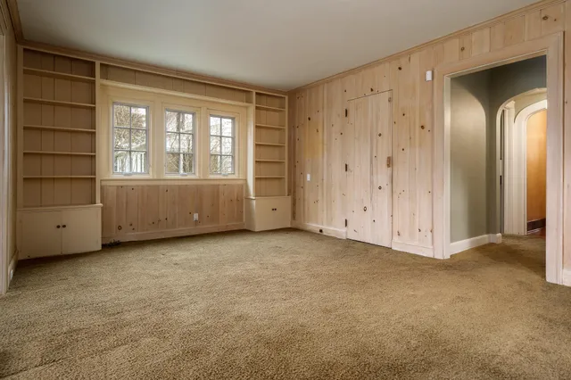 $375,000 | 2326 Clinton Place, Rockford, IL 61103