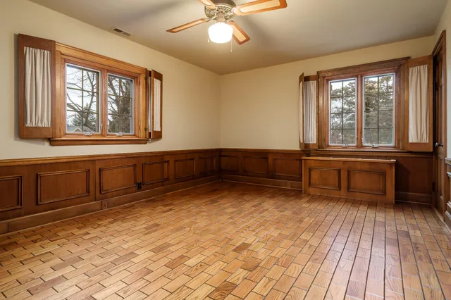 $375,000 | 2326 Clinton Place, Rockford, IL 61103