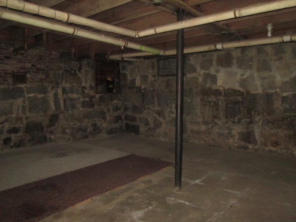 341 Mammoth Road Manchester, NH 03109 - Photo 12 of 18