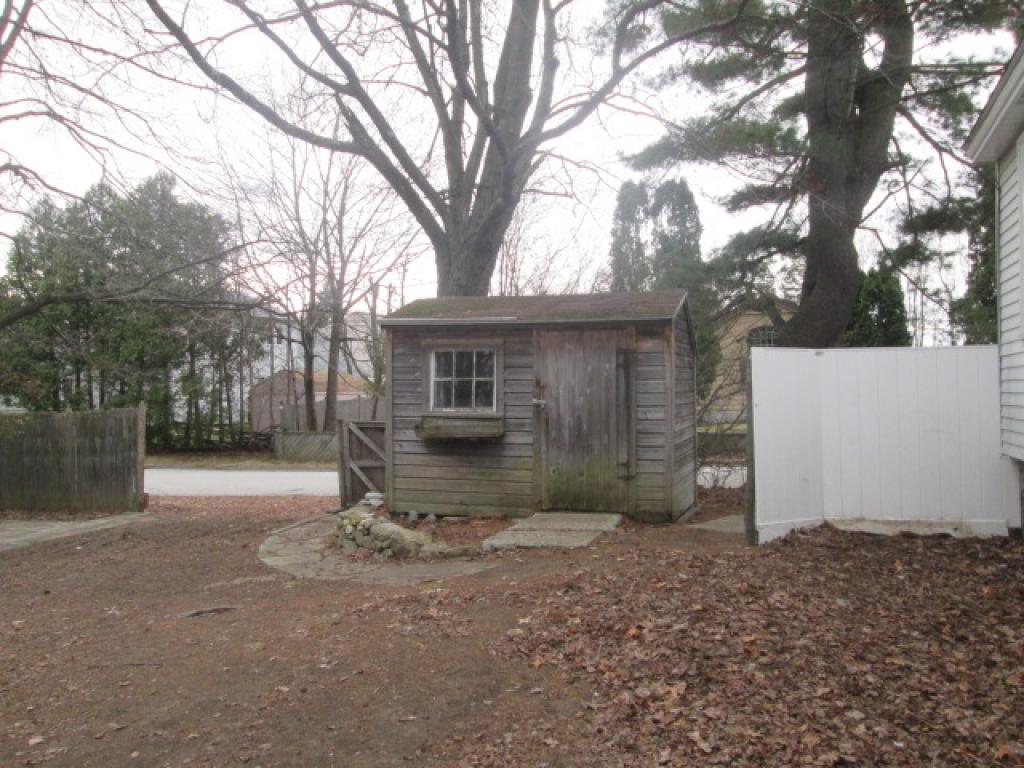 341 Mammoth Road Manchester, NH 03109 - Photo 17 of 18