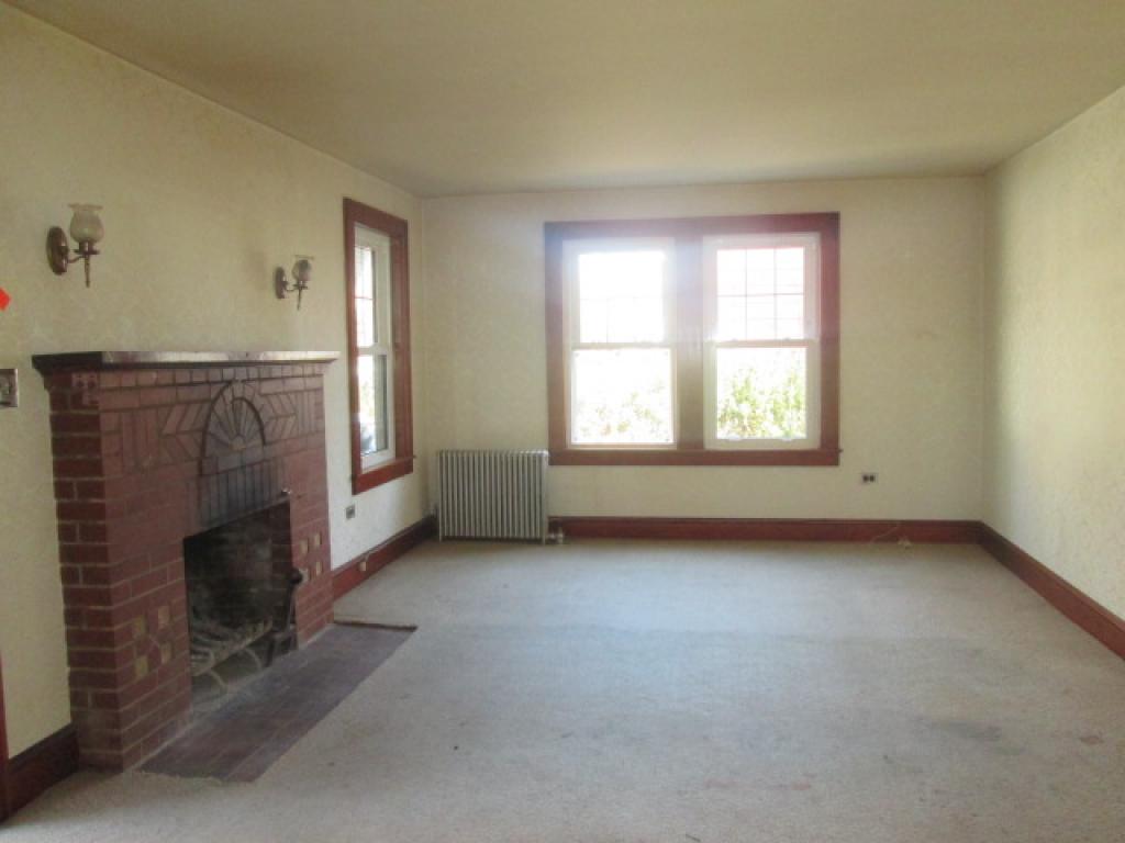 341 Mammoth Road Manchester, NH 03109 - Photo 3 of 18