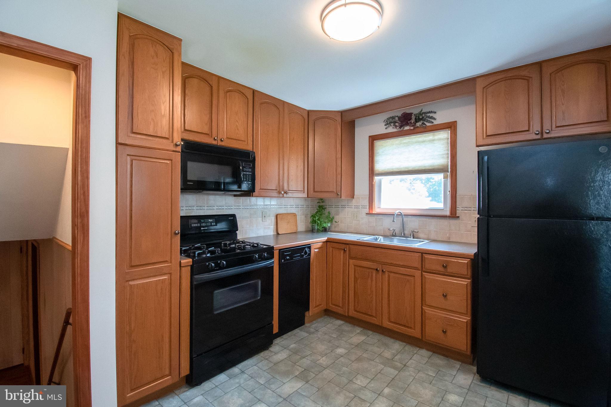 1235 Tulip Road Warminster, PA 18974 - Photo 12 of 39 Gallery Image 12