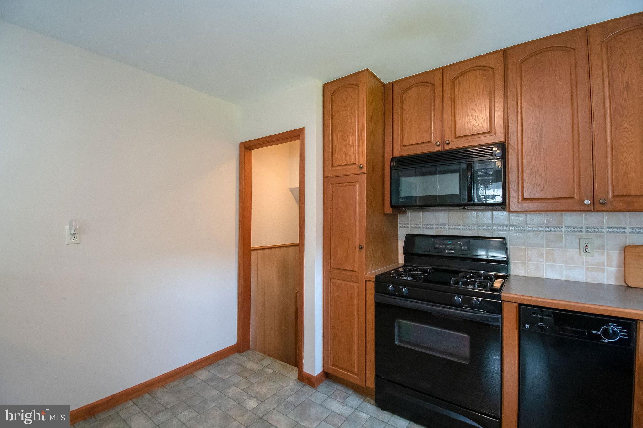 1235 Tulip Road Warminster, PA 18974 - Photo 13 of 39 Gallery Image 13