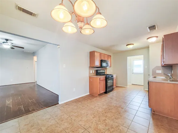 $1,645 | 7206 Cool Springs, Magnolia, TX 77354