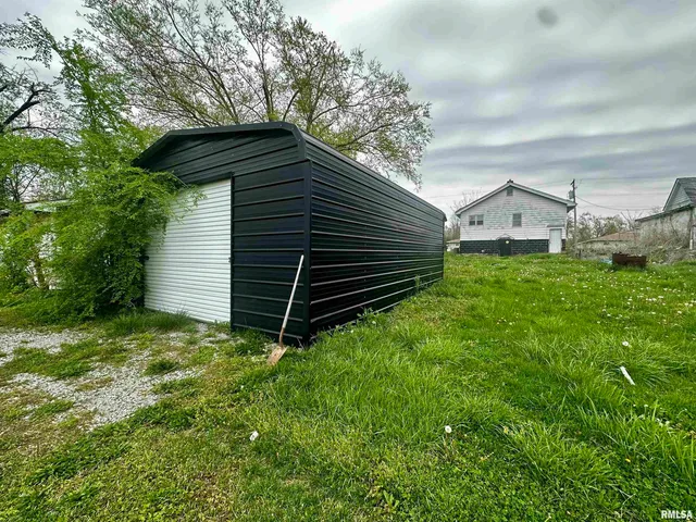 $30,000 | 111 East Walker Avenue, Galatia, IL 62935