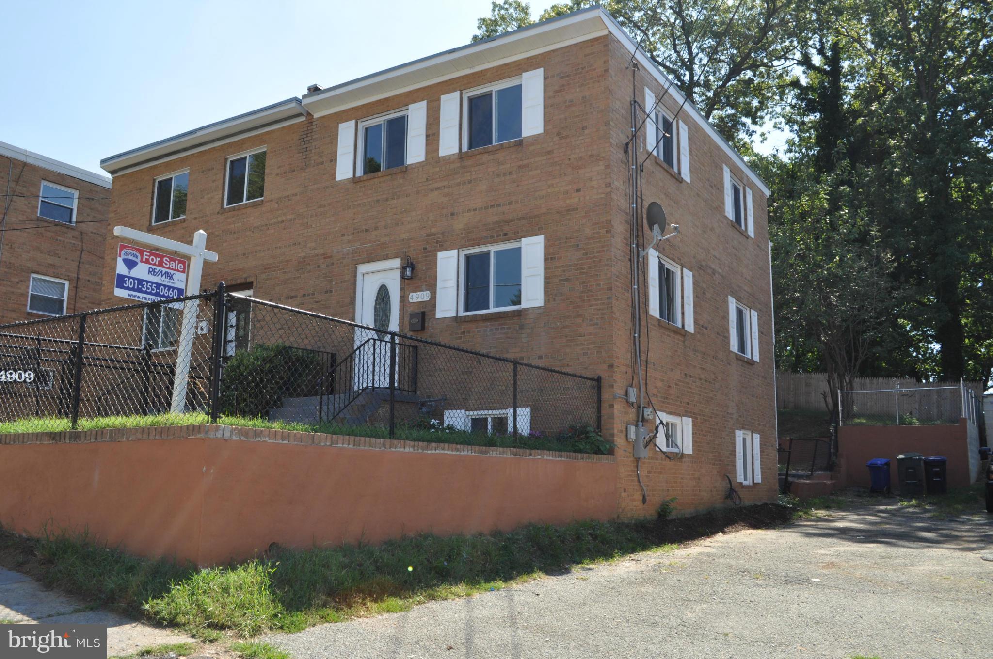 4909 Fitch Place Northeast Washington, DC 20019 - Photo 2 of 30 a front view of a house with a yard