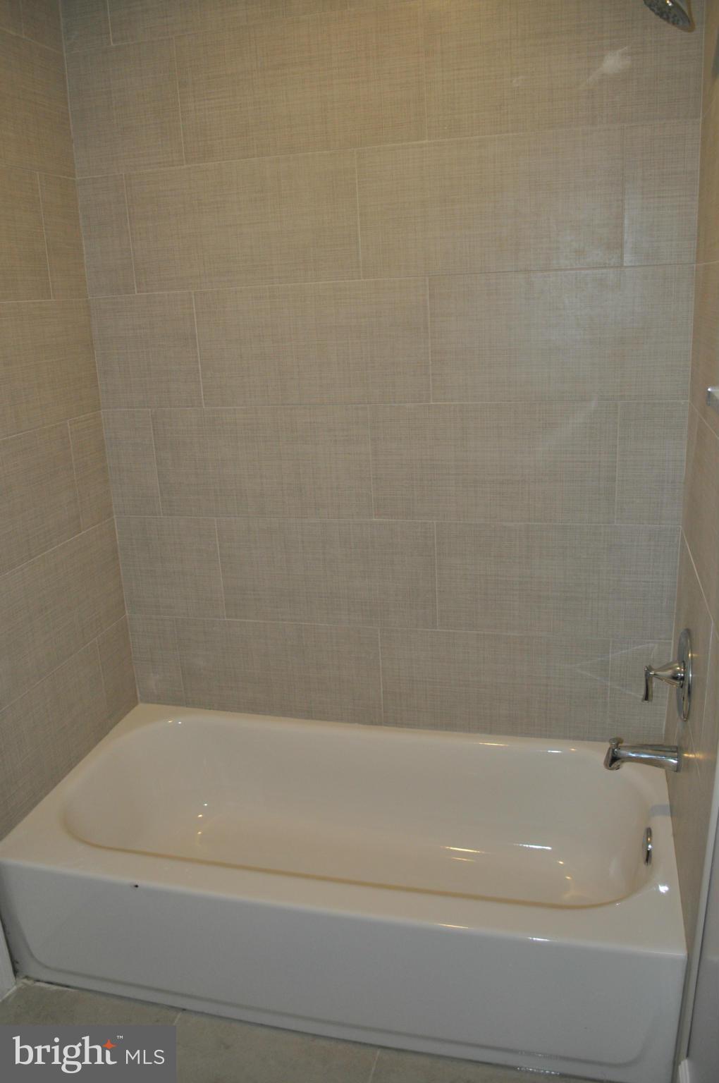 4909 Fitch Place Northeast Washington, DC 20019 - Photo 20 of 30 a bathroom with a bathtub