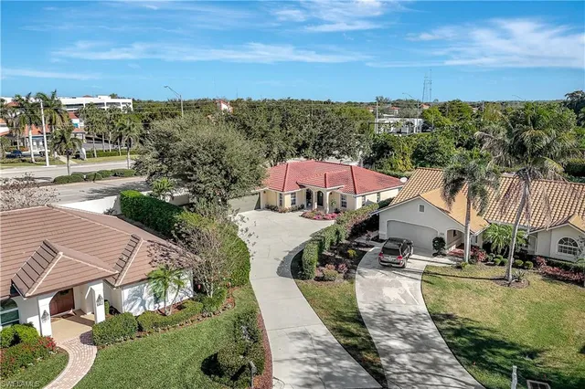 $925,000 | 5138 Kristin Court, Naples, FL 34105