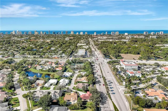 $925,000 | 5138 Kristin Court, Naples, FL 34105