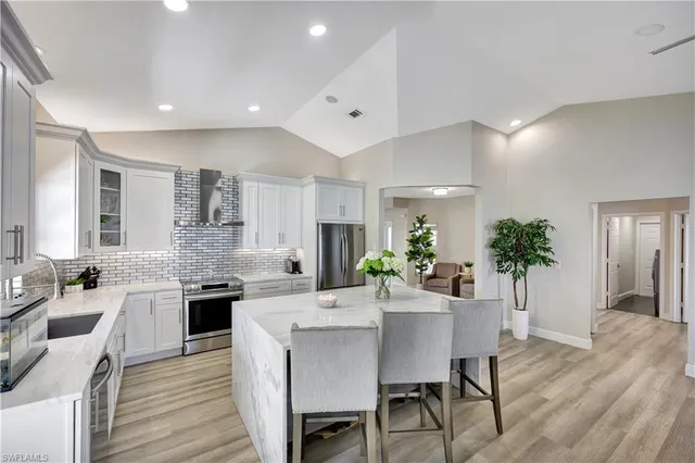 $925,000 | 5138 Kristin Court, Naples, FL 34105