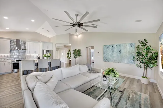 $925,000 | 5138 Kristin Court, Naples, FL 34105