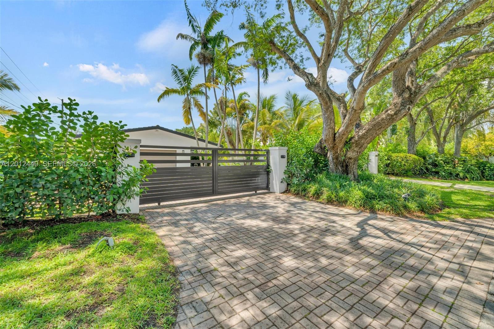 6200 Southwest 118th Street Pinecrest, FL 33156 - Photo 4 of 69 a view of a yard with plants and a large tree