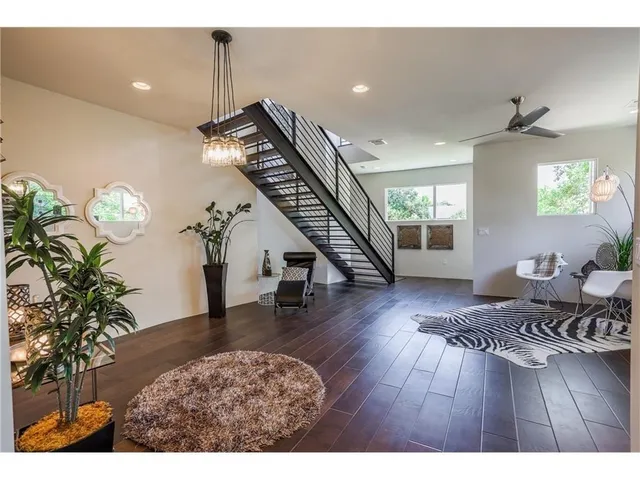 $4,000 | 1902 New York Avenue, Unit A, Austin, TX 78702