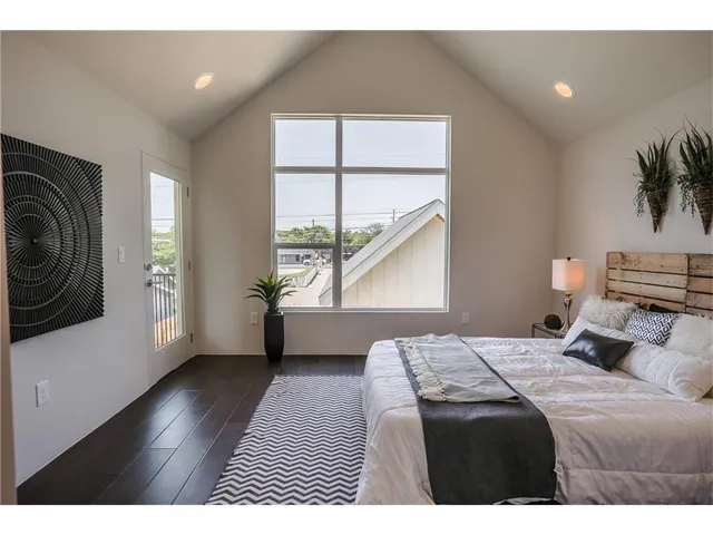 $4,000 | 1902 New York Avenue, Unit A, Austin, TX 78702