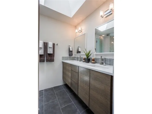 $4,000 | 1902 New York Avenue, Unit A, Austin, TX 78702