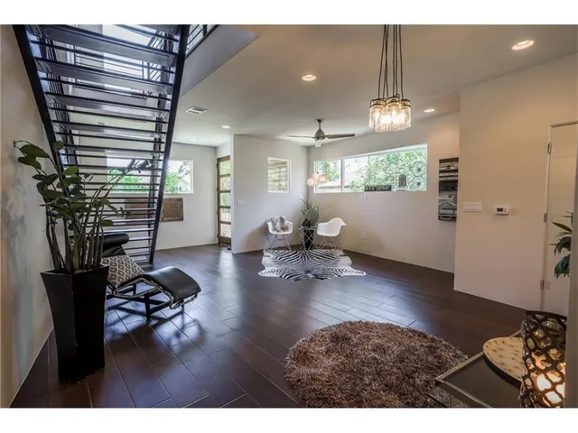 $4,000 | 1902 New York Avenue, Unit A, Austin, TX 78702