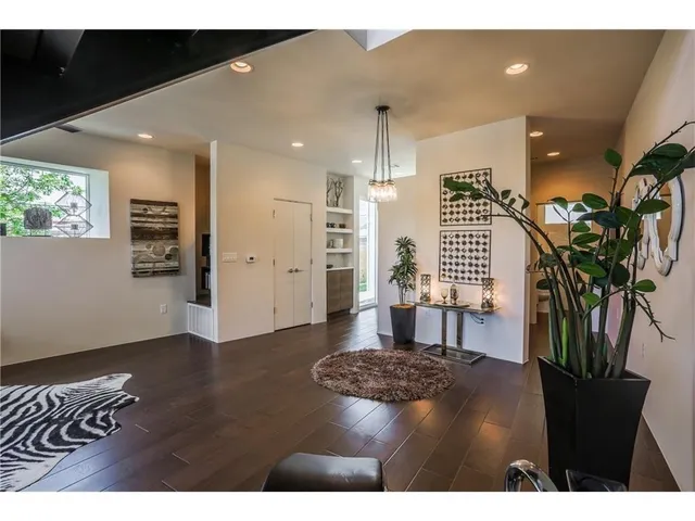 $4,000 | 1902 New York Avenue, Unit A, Austin, TX 78702