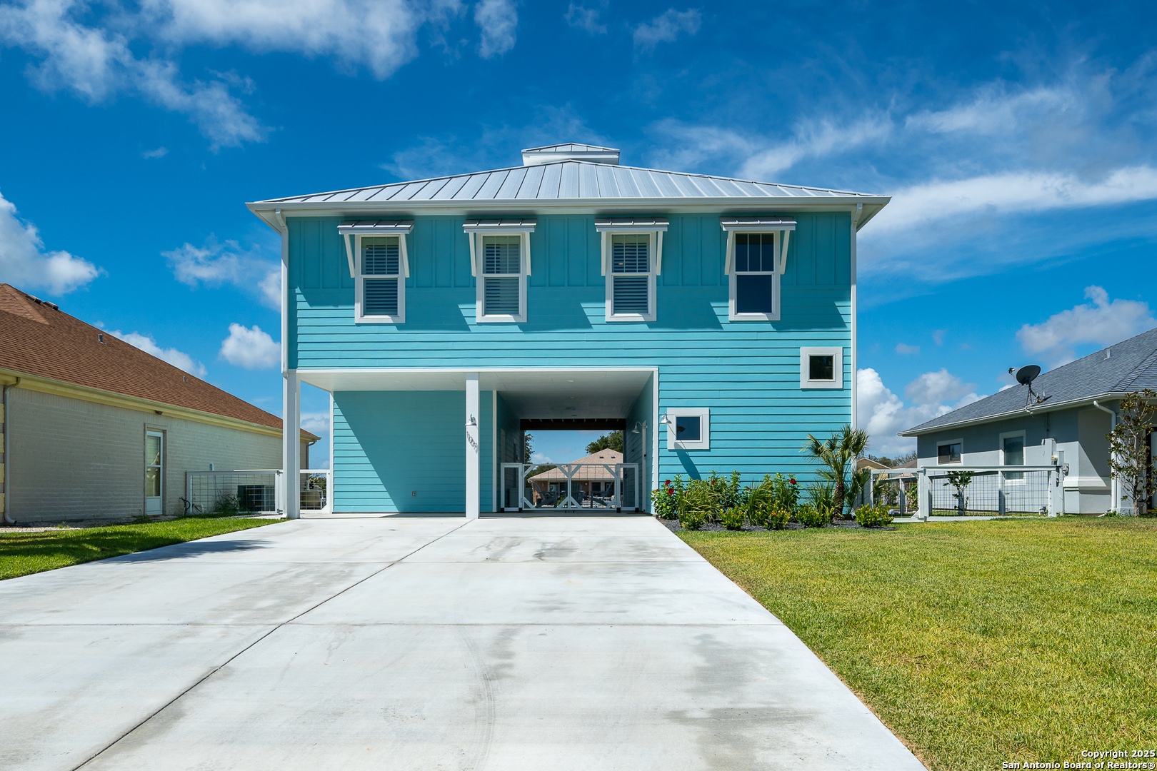 107 Windjammer Road Rockport, TX 78382 - Photo 31 of 52 a front view of a house with garden