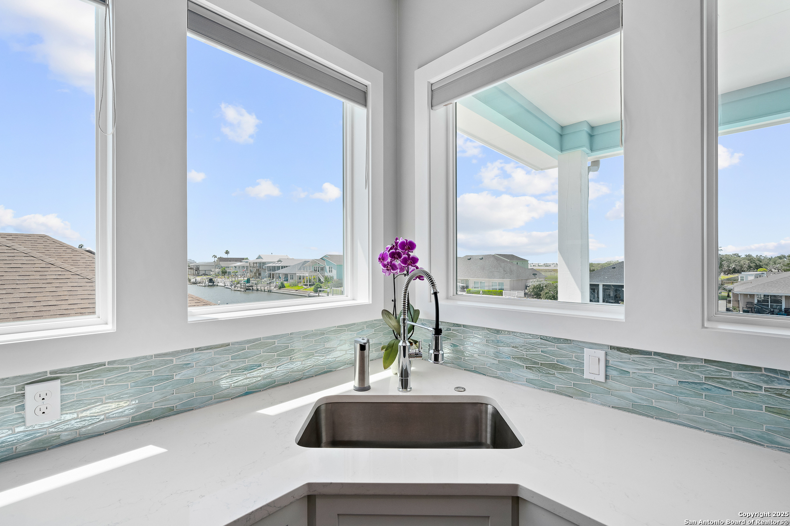 107 Windjammer Road Rockport, TX 78382 - Photo 7 of 52 a bath tub sitting next to a window