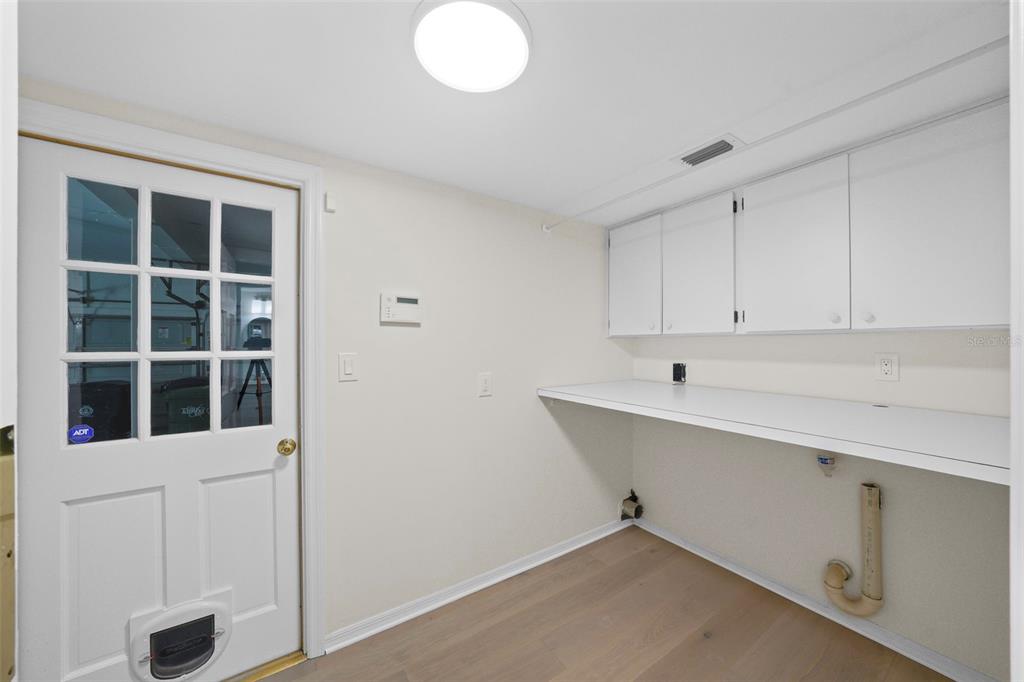 4913 Andros Drive Tampa, FL 33629 - Photo 50 of 57 a view of cabinets and window