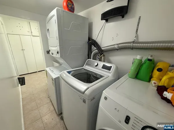 $1,900 | 376 Lafayette Avenue, Unit 3, Cliffside Park, NJ 07010