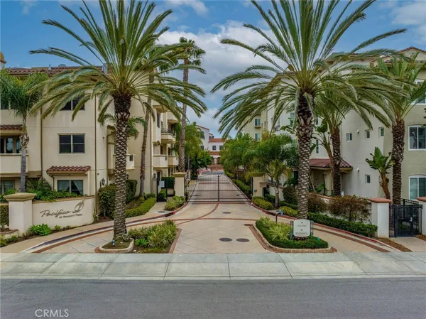 $939,000 | 401 Bernard Street, Unit 202, Costa Mesa, CA 92627