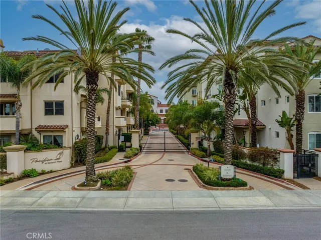 $1,024,999 | 401 Bernard Street, Unit 202, Costa Mesa, CA 92627