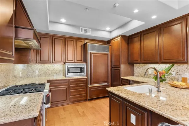 $1,024,999 | 401 Bernard Street, Unit 202, Costa Mesa, CA 92627