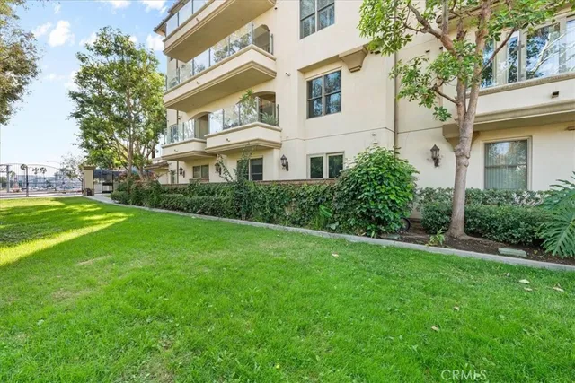 $1,024,999 | 401 Bernard Street, Unit 202, Costa Mesa, CA 92627