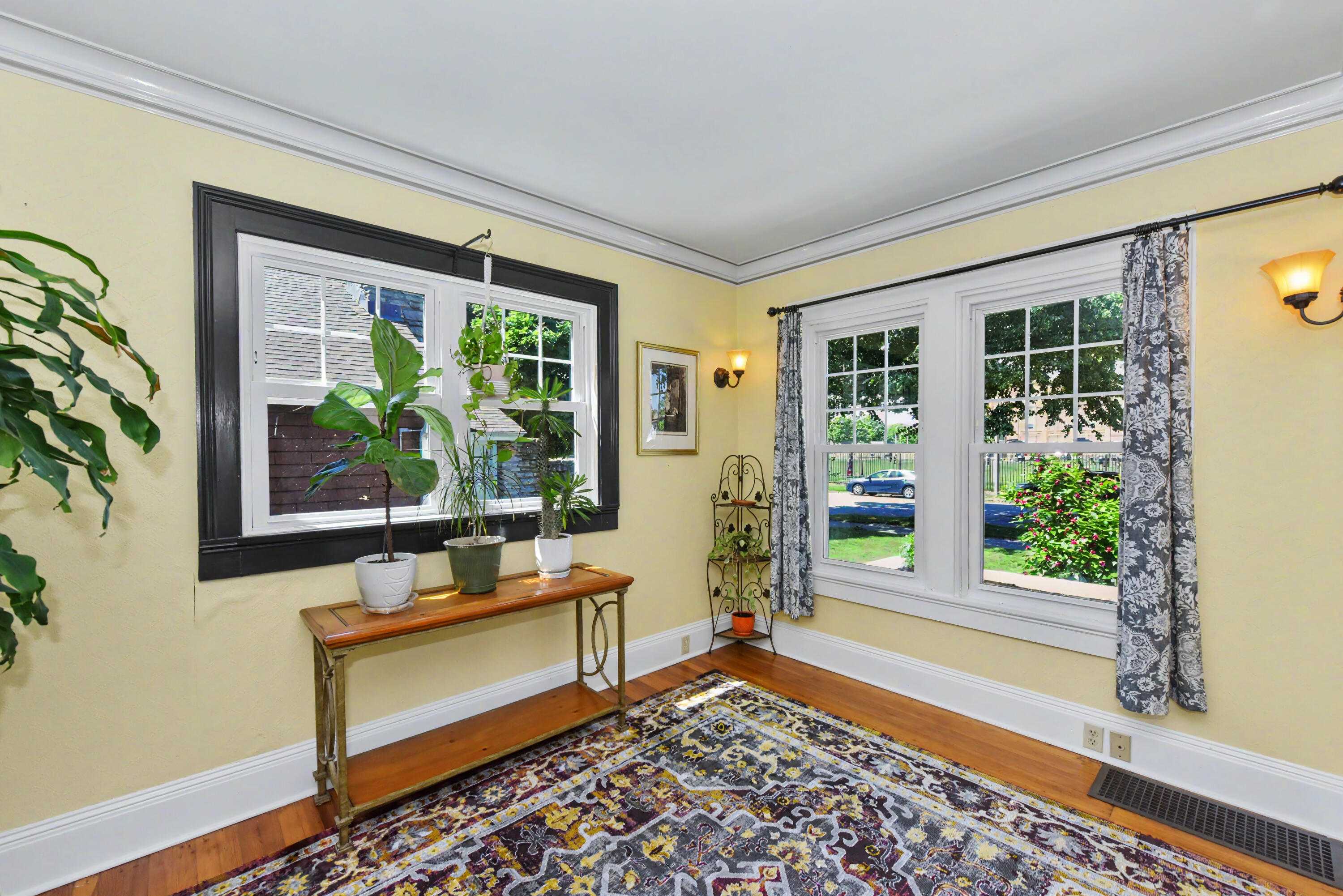 1213 College Avenue Racine, WI 53403 - Photo 5 of 54 DSC_9402