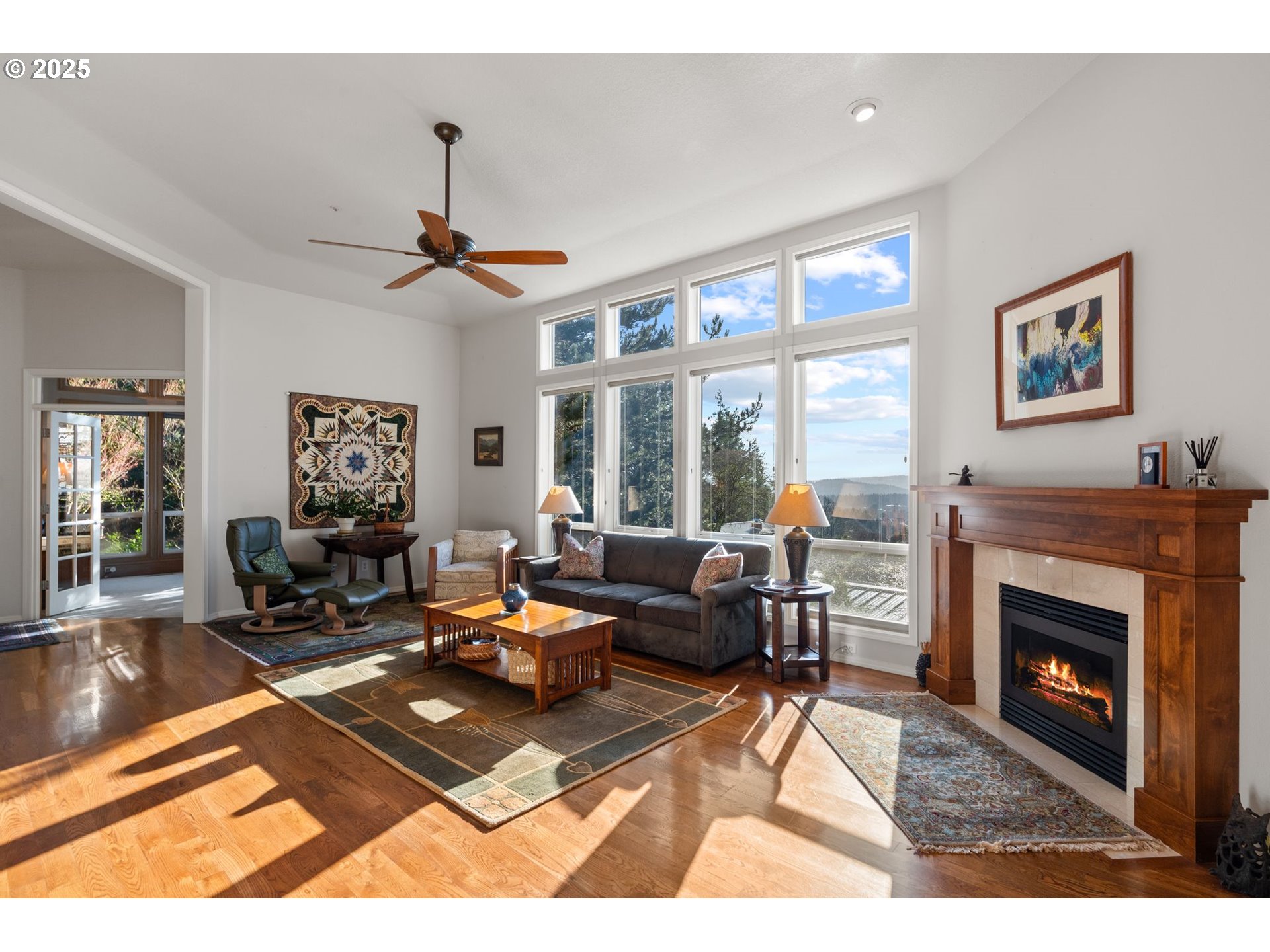 12449 Southwest 55th Place Portland, OR 97219 - Photo 8 of 48 Living Room