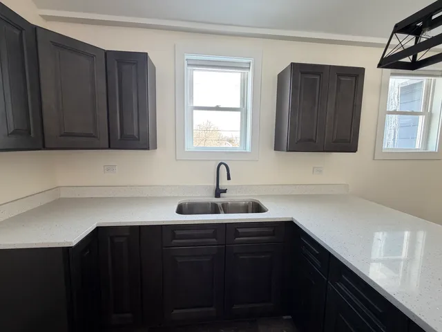 $1,950 | 915 South Spencer Road, Unit 1, New Lenox, IL 60451