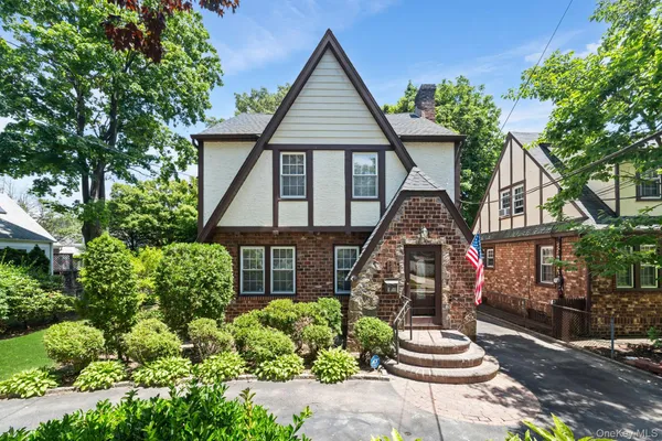 $749,999 | 36 Lafayette Avenue, Lynbrook, NY 11563