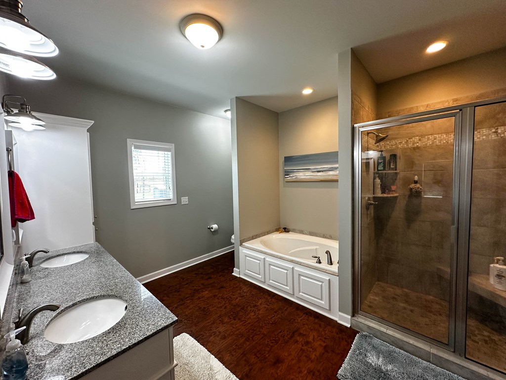 742 Doyle Road Dothan, AL 36305 - Photo 23 of 63 MAster Bath