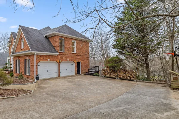 $1,199,000 | 40 Cool Spring Road, Signal Mountain, TN 37377