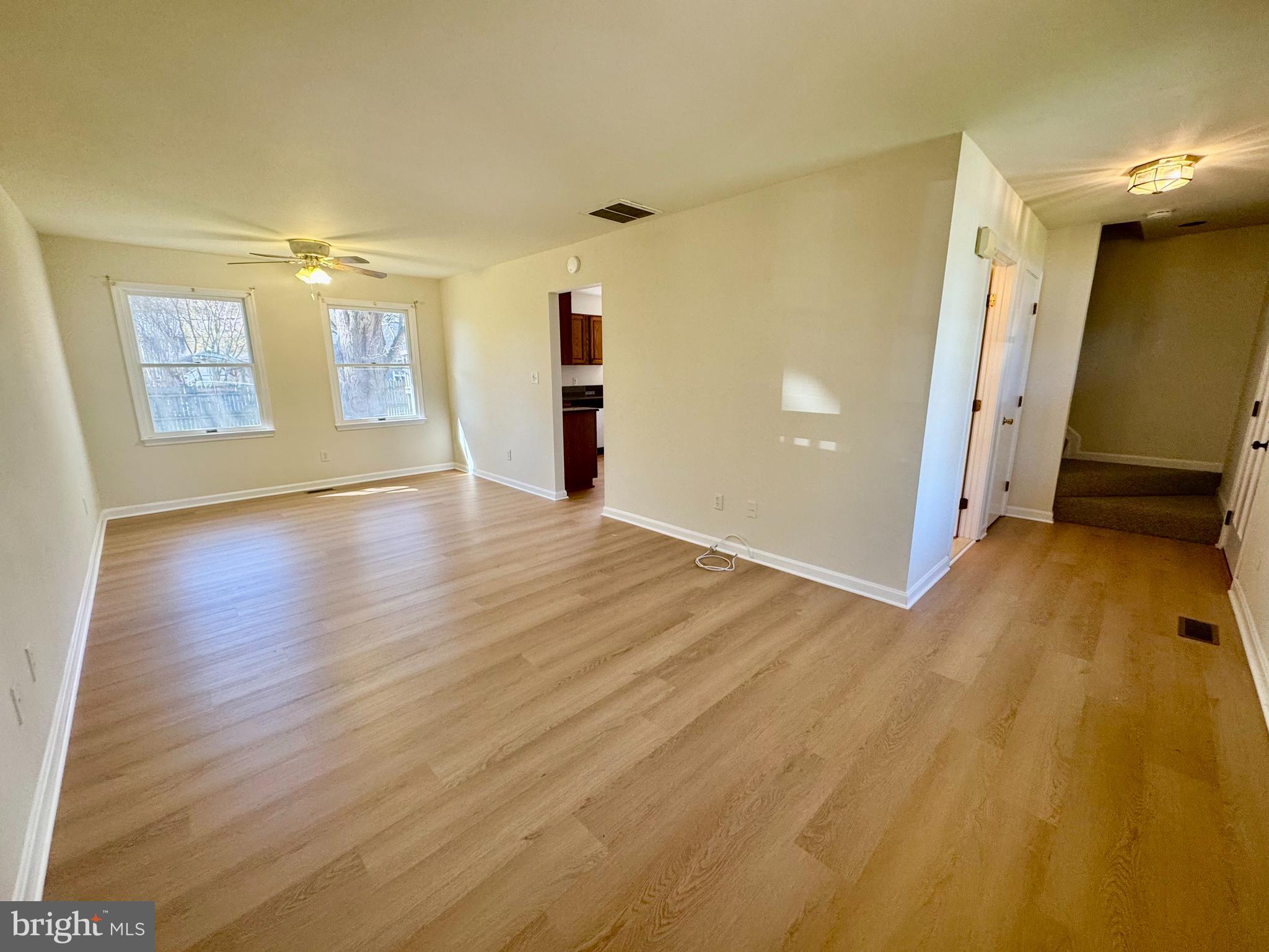 1193 Maple Avenue Shady Side, MD 20764 - Photo 4 of 28 Living room