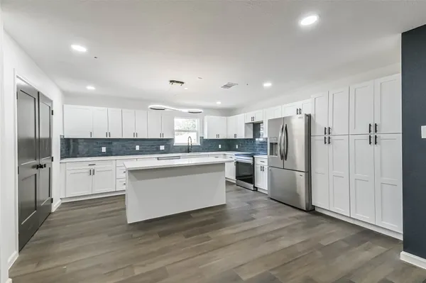 $2,300 | 135 East Janisch Road, Houston, TX 77022