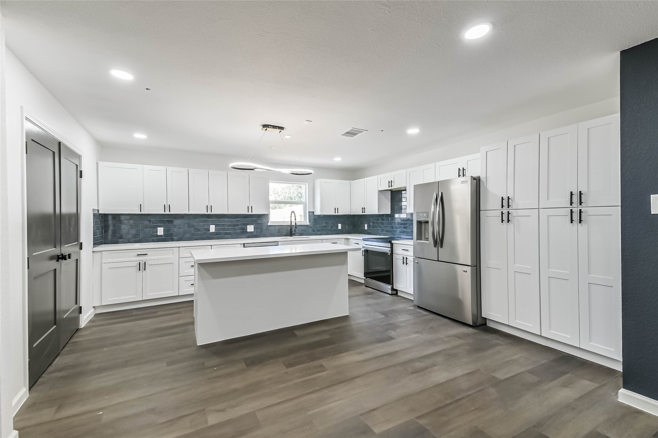 135 East Janisch Road Houston, TX 77022 - Photo 1 of 11