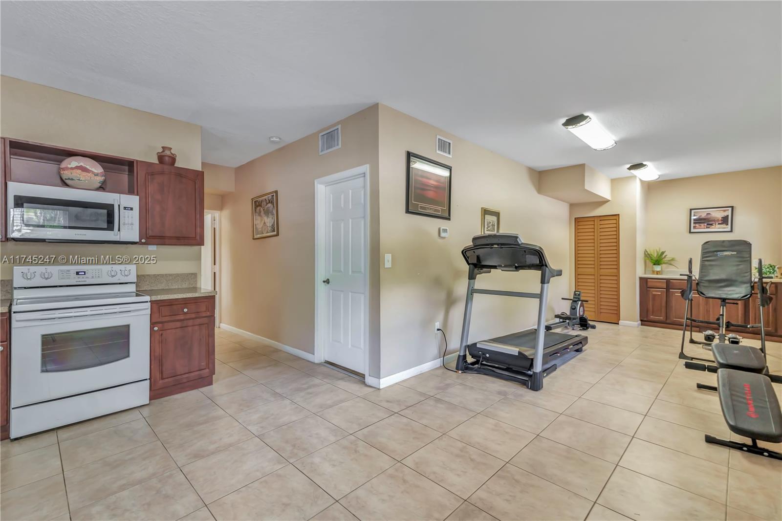 15101 Southwest 27th Street Davie, FL 33331 - Photo 29 of 100 a view of a livingroom with furniture and a livingroom