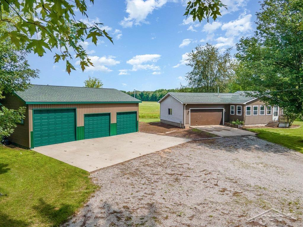 4275 East Bombay Road Midland, MI 48642 - Photo 1 of 24 50118534.JPG
