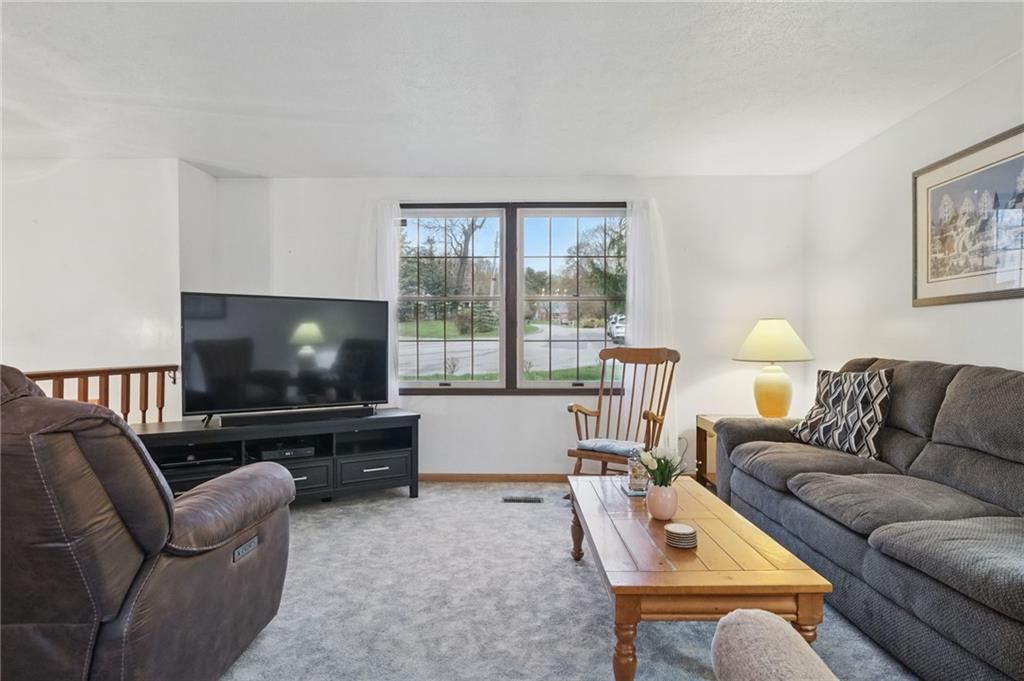 122 Clarette Road Pittsburgh, PA 15237 - Photo 7 of 38 Gallery Image 7