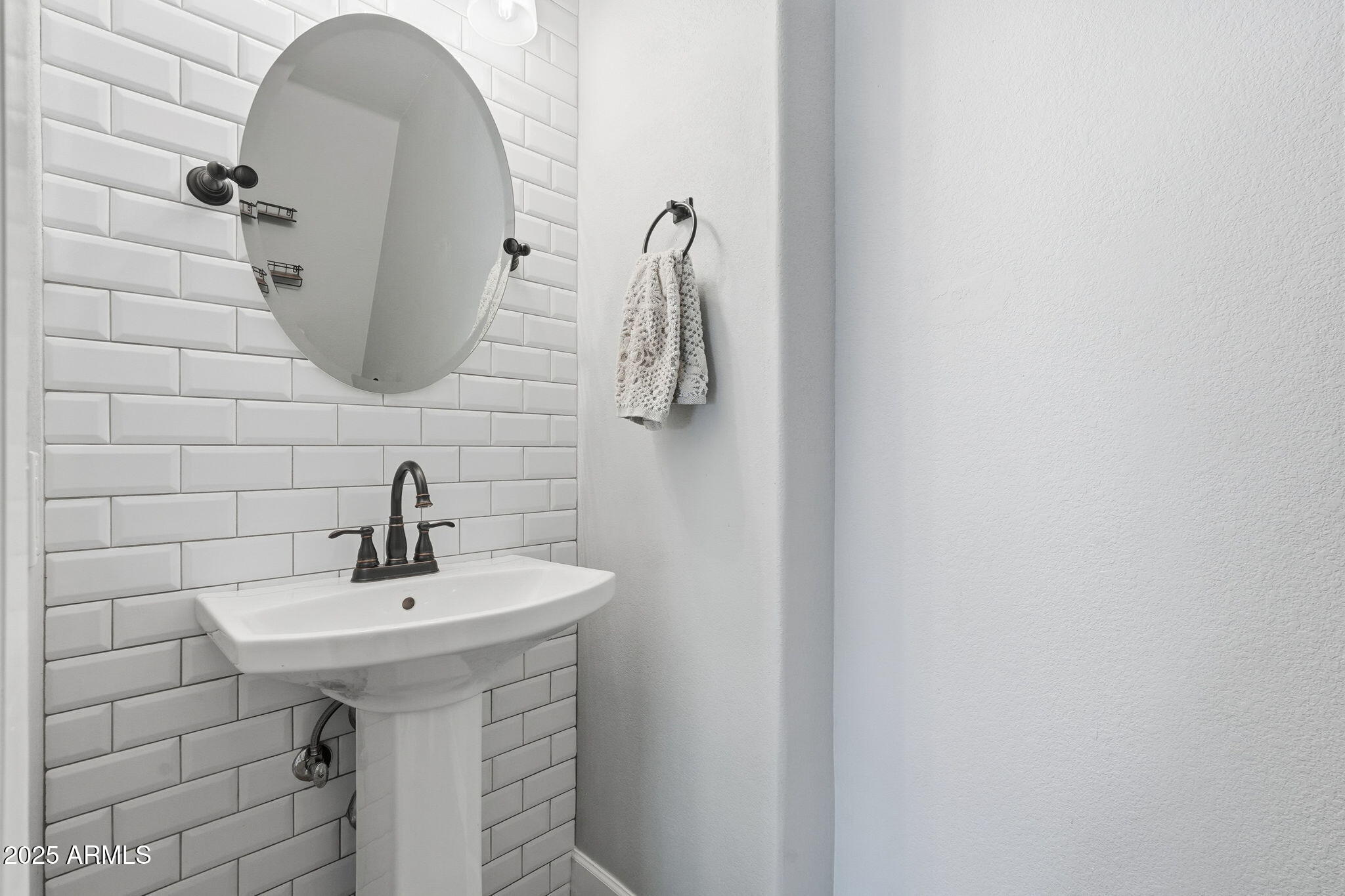 544 West Aviary Way Gilbert, AZ 85233 - Photo 28 of 45 a bathroom with a sink and mirror