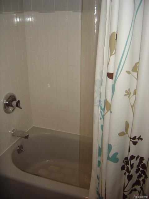1410 John R Road Rochester, MI 48307 - Photo 23 of 34 PRISTINE SECOND FULL BATH