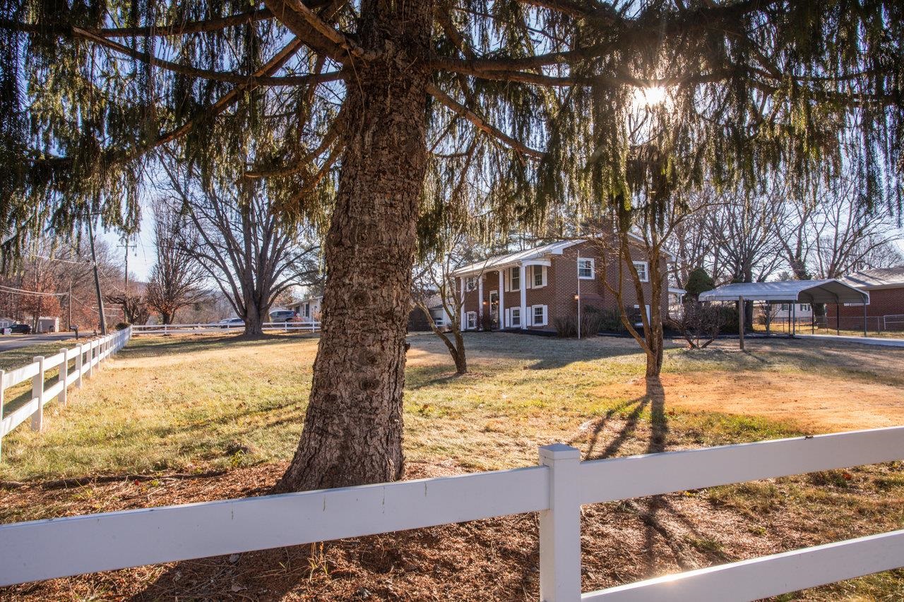 12 Essex Road Grottoes, VA 24441 - Photo 3 of 59