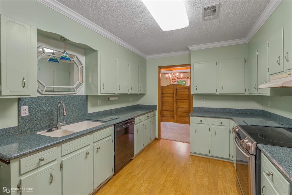 1001 Ridgewood Circle Minden, LA 71055 - Photo 9 of 26 Corian counters