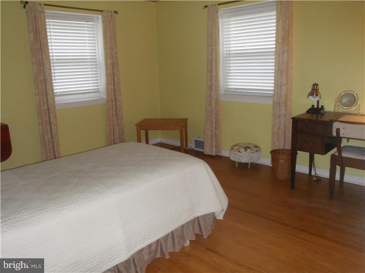 358 South Rolling Road Springfield, PA 19064 - Photo 22 of 25 a bedroom with a bed and a window